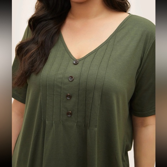 BloomChic Plus Size 2XL Solid Pleated Front Button Detail V Neck T-shirt us18-20 - Picture 5 of 7